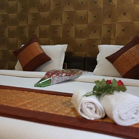 Hotel Avalon Nuova Delhi Esterno foto