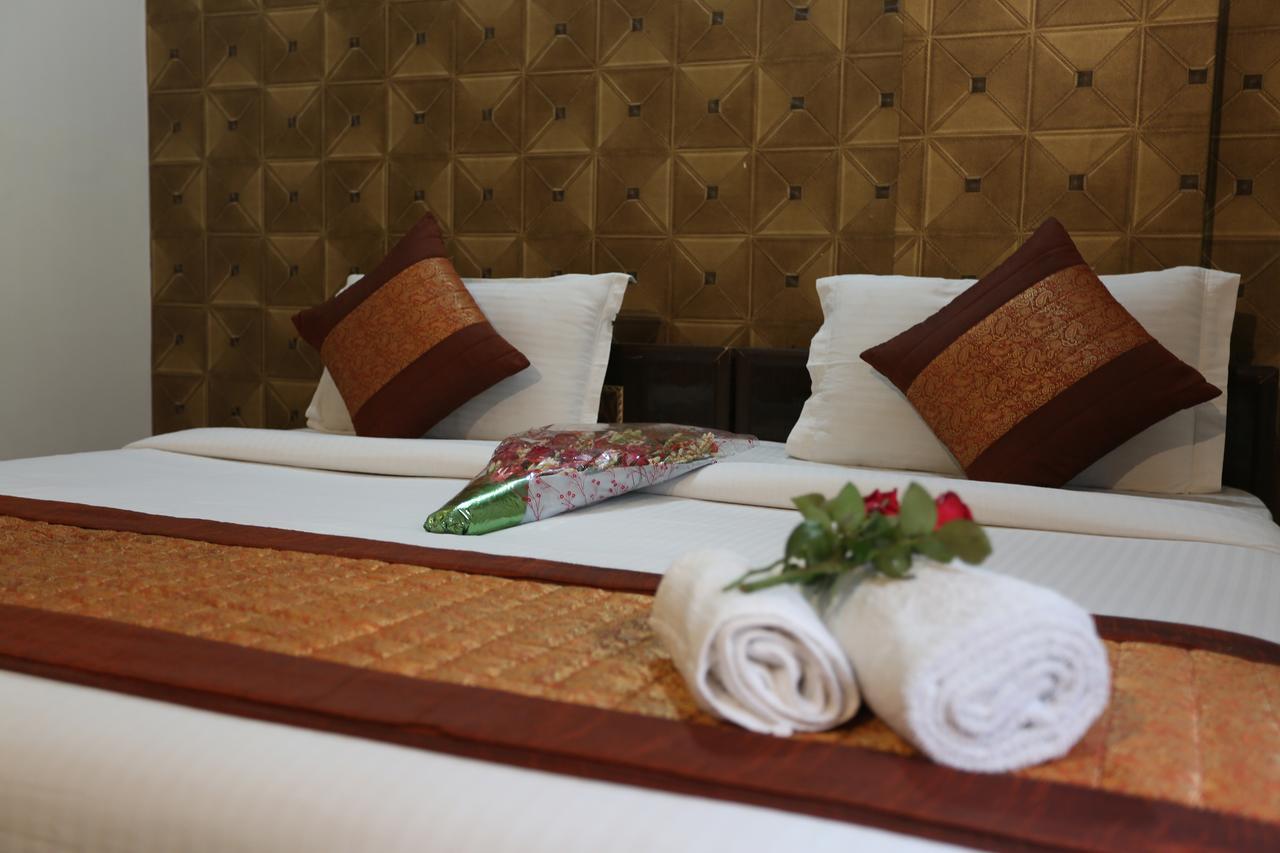 Hotel Avalon Nuova Delhi Esterno foto