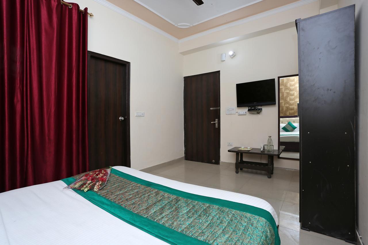 Hotel Avalon Nuova Delhi Esterno foto
