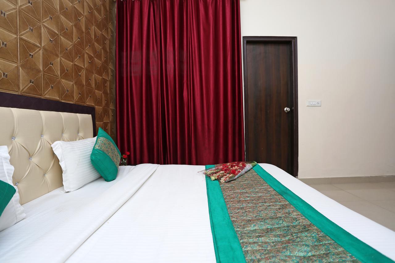 Hotel Avalon Nuova Delhi Esterno foto